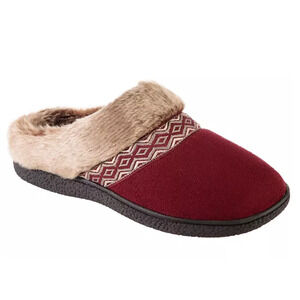 Isotoner Memory Foam Hoodback Comfort Slippers Chili Pepper Size SM (6.5-7)